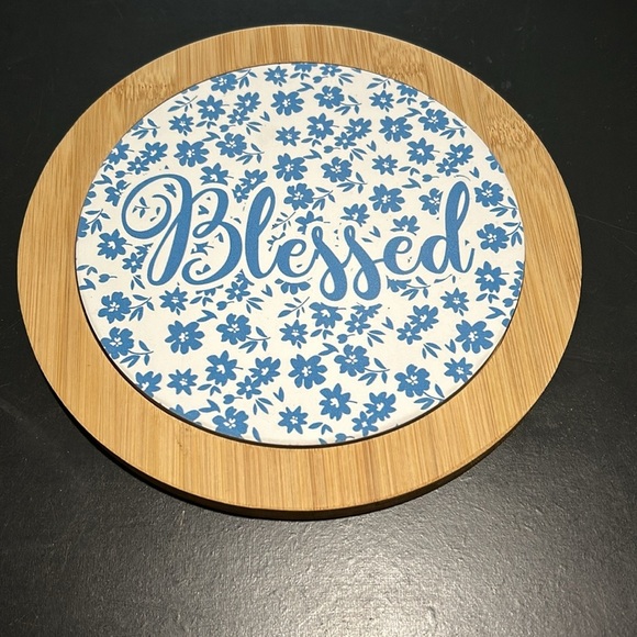 A set of Kitchen Trivets, and Pioneer woman’s spoon holder - Picture 2 of 4